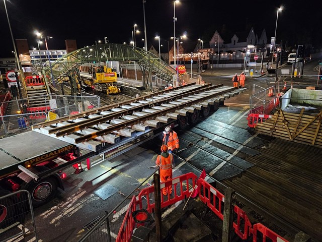 TONIGHT: Signalling upgrades and level crossing closures in Wokingham to result in diversions for motorists: Wokingham level crossing work