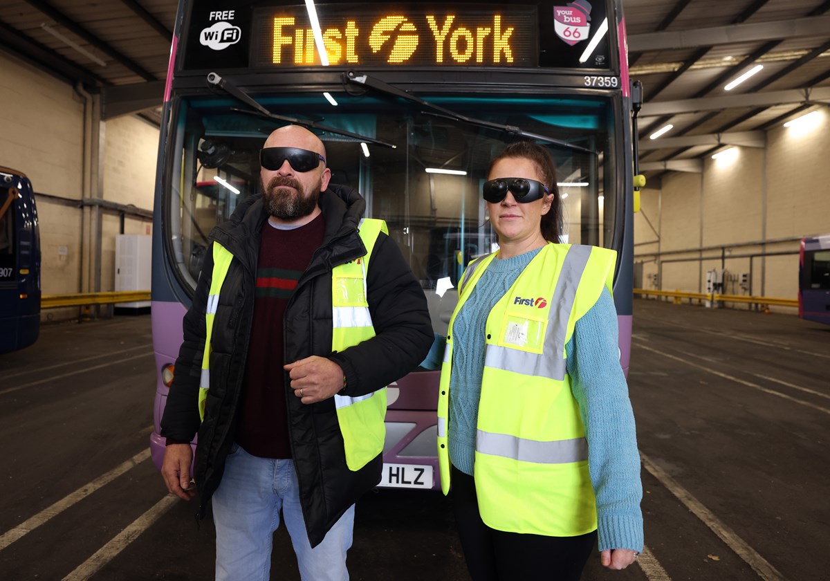 Trainee drivers Richard and Chantelle try glasses that simulate eye diseases2