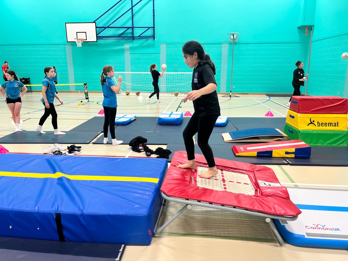 Us Girls Nov 2025 1 - Ni Ferched Tachwedd 2025 1