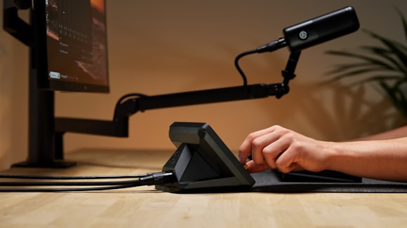 Ya puede conectar un micrfono XLR al Stream Deck + de Elgato: stream-deck-plus Image01 xlr-dock
