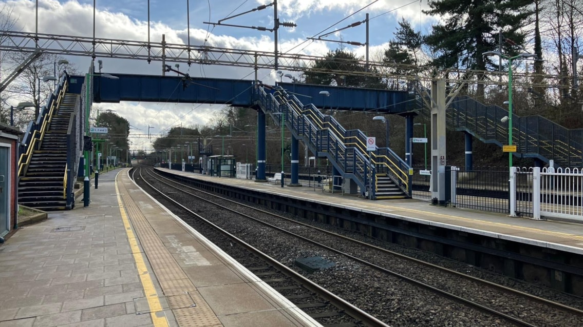 New lifts to deliver fully step-free access to passengers at Apsley station: Apsley station AFA