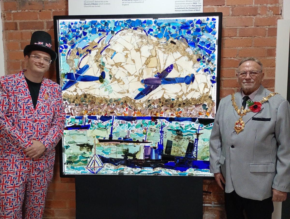Alexander Goodger, Director Stourbridge Glass Museum and the Mayor of Dudley with one of the restored glass panels-3