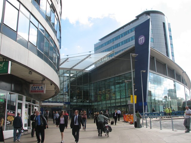 KEEPING THE NORTH WEST ON THE MOVE : Manchester Piccadilly Station