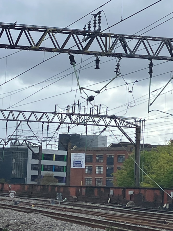 Manchester Piccadilly overhead wire damage