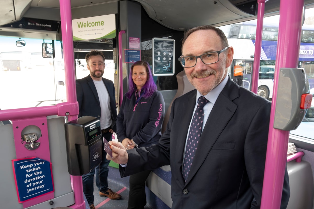 First Bus Glasgow X25 7