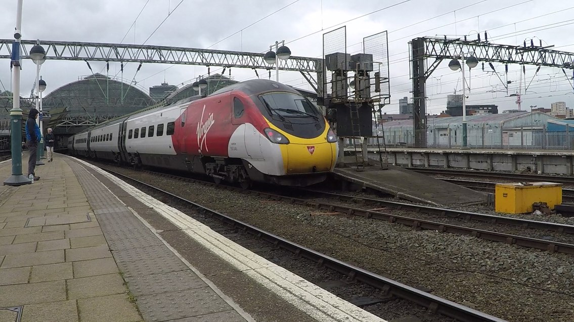 Manchester Piccadilly Virgin Train platform