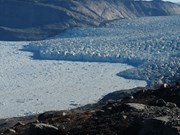 Kangiata Nunata Sermia, a glacier undergoing submarine melting in southwest Greenland. (credit Donald Slater): Kangiata Nunata Sermia, a glacier undergoing submarine melting in southwest Greenland. (credit Donald Slater)
