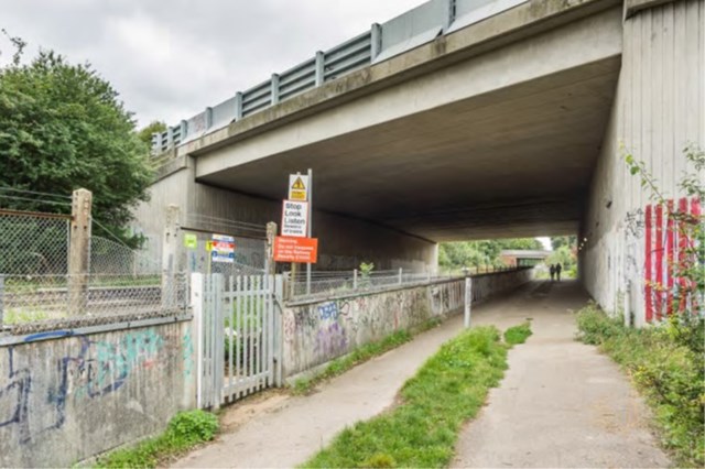 Crossing the railway in the village of Bobbing to be made safer for residents: Simpsons Level Crossing (1)