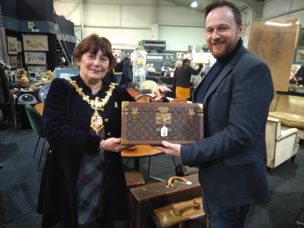 Mayor of Dudley, Cllr Anne Millward with Will Farmer of Fielding's Auctioneers (3)