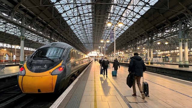 Avanti West Coast train at Manchester Piccadilly on RMT strike day December 2022: Avanti West Coast train at Manchester Piccadilly on RMT strike day December 2022