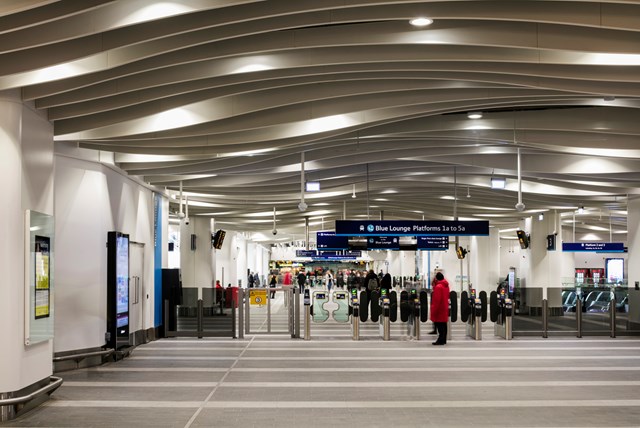 Birmingham New Street - barriers