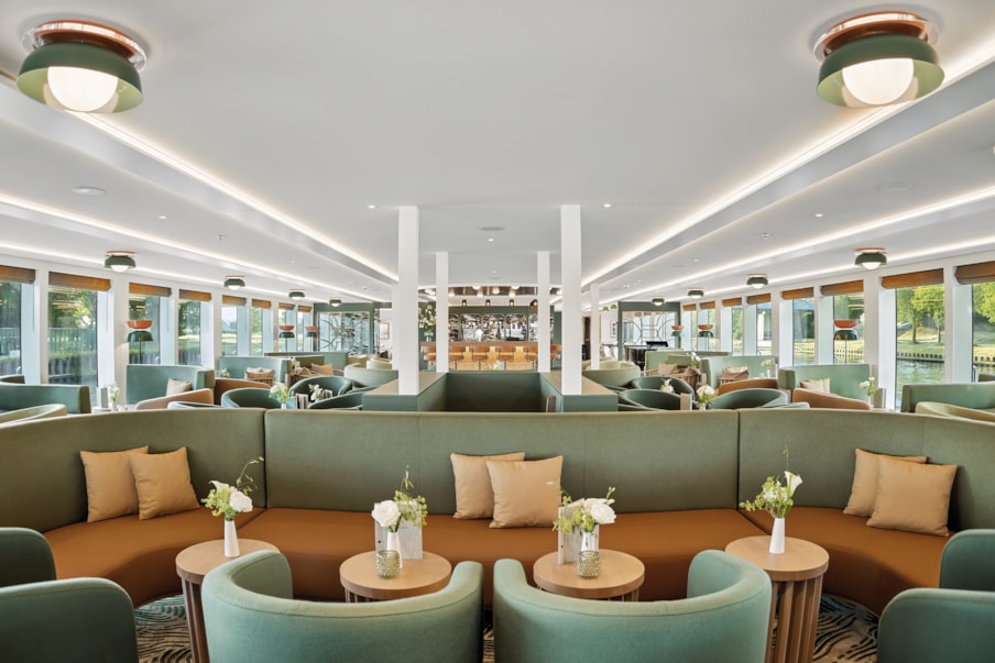 SHP Lounge SotM INT 20550