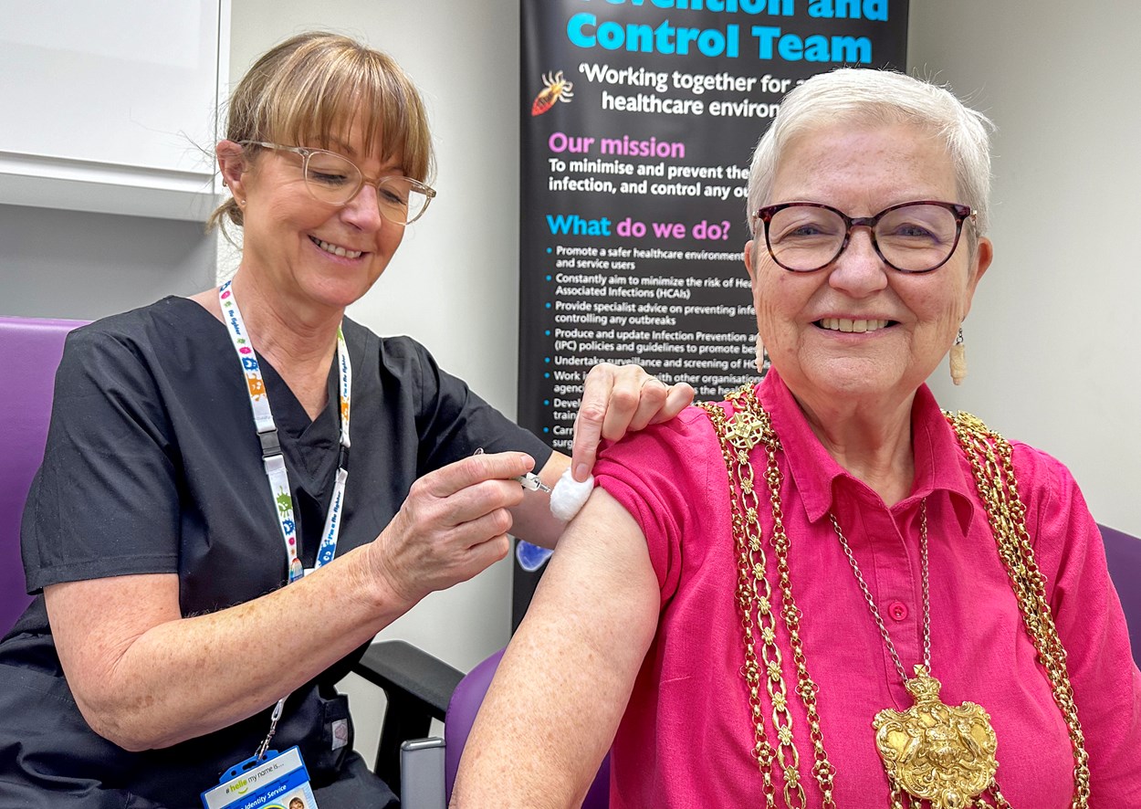 Lord Mayor receiving winter vaccination