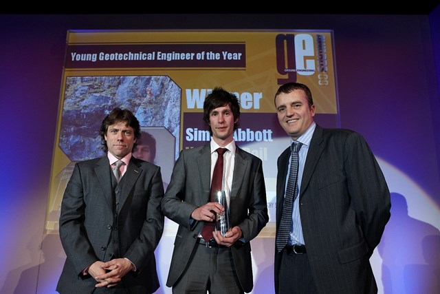 NETWORK RAIL EMPLOYEE UNEARTHED AS CATEGORY WINNER IN GROUND ENGINEERING AWARDS’ 09: NETWORK RAIL'S SIMON ABBOTT (CENTRE)