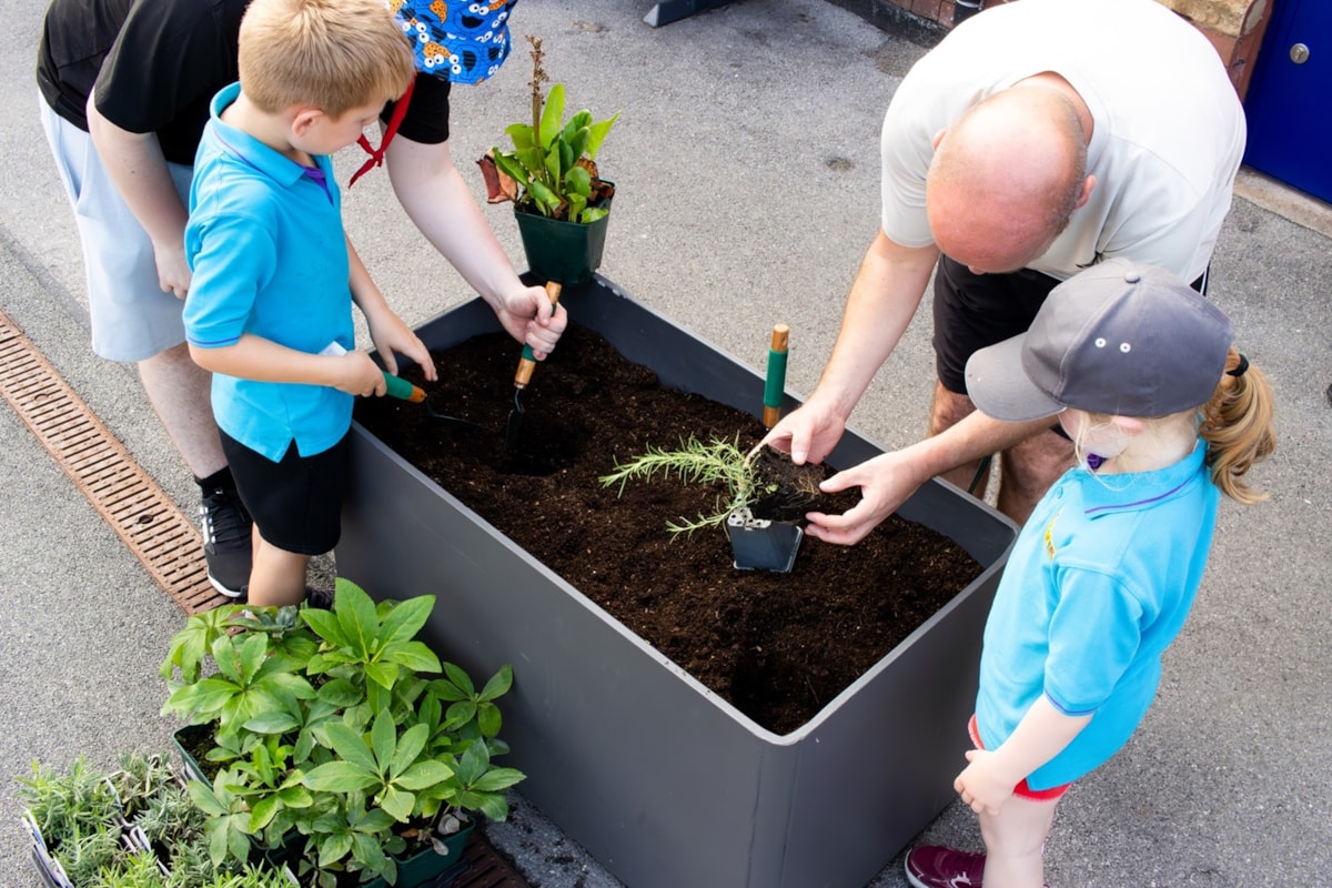 Beaver Scouts boost biodiversity at Stalybridge station-6
