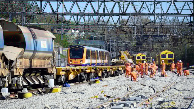 PHOTO Teams on site at Willesden Junction during Easter upgrades 2026: PHOTO Teams on site at Willesden Junction during Easter upgrades 2026
