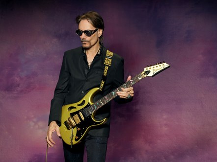 Steve Vai PurpleBackground 2 2021 0018, credit Larry DiMarzio