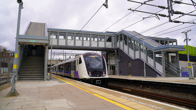 Acton Main Line station-3