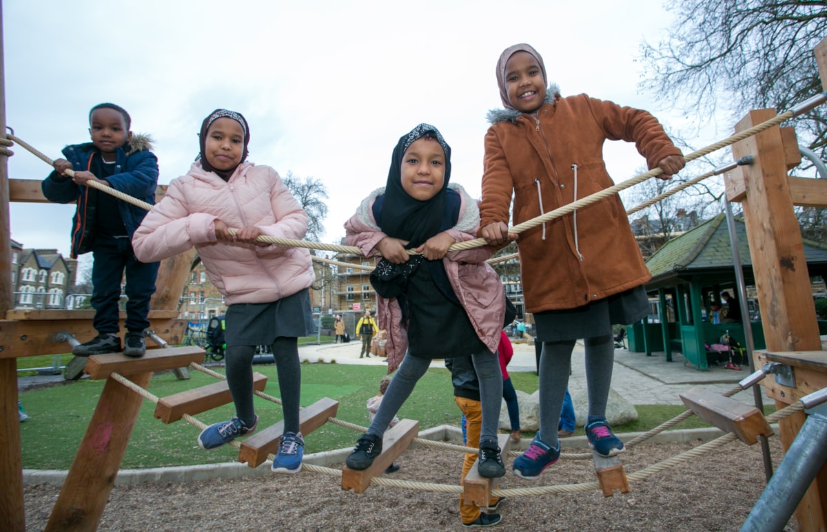 Mahmoud, Baraa, Zenab and Asma at Clapston Square