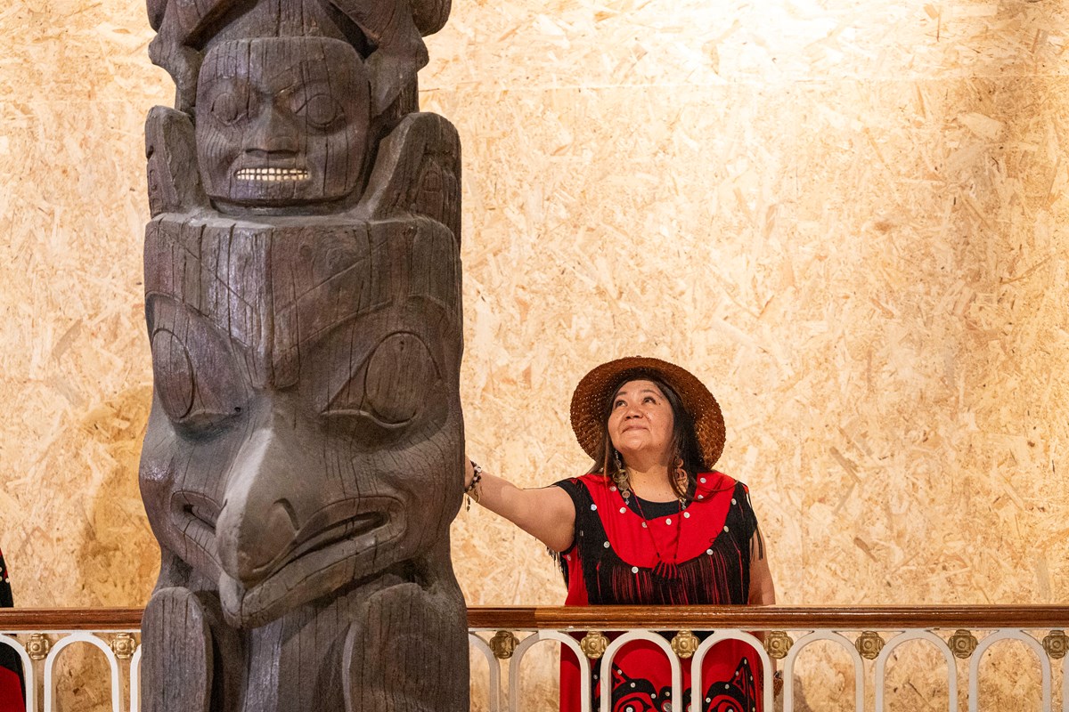 Pamela Brown of the Nisga’a Nation with the Ni’isjoohl Memorial Pole. Image credit Duncan McGlynn