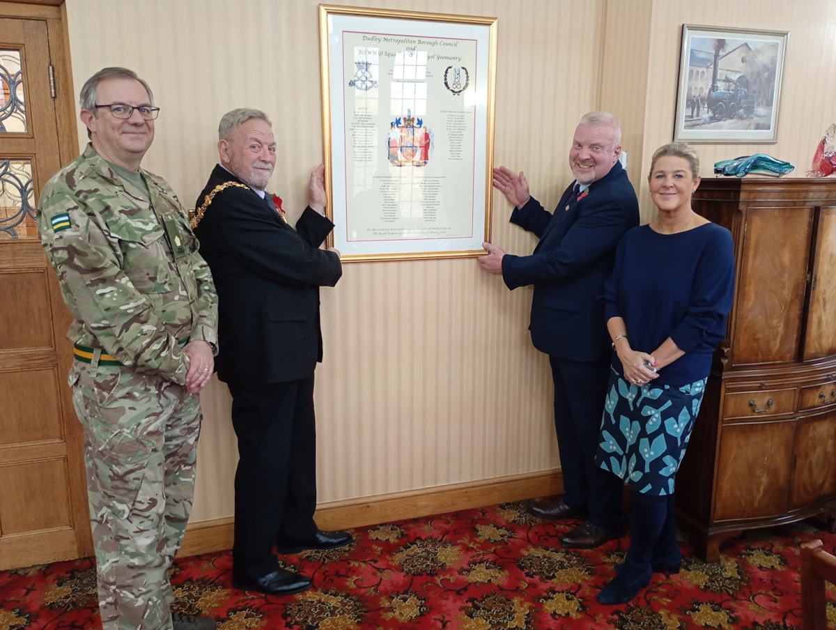 Maj JP Astley DL, Mayor of Dudley Cllr Pee Lee, Armed Forces Champion Cllr Damian Corfield and artist Clare Donegan BEM with a copy of the Freedom of the Borough scroll
