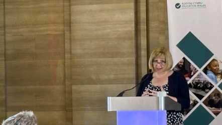 Cabinet Secretary for Education Lynne Neagle speaking at the behaviour summit 3-2