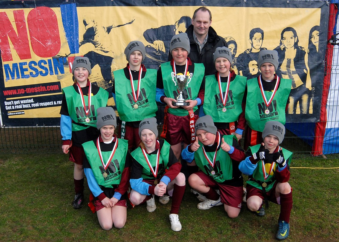 Tag winners and Iain Coucher: Pheasant Bank Junior school tag tournament winners with Network Rail chief executive, Iain Coucher, at Doncaster Knights 28 March 2009