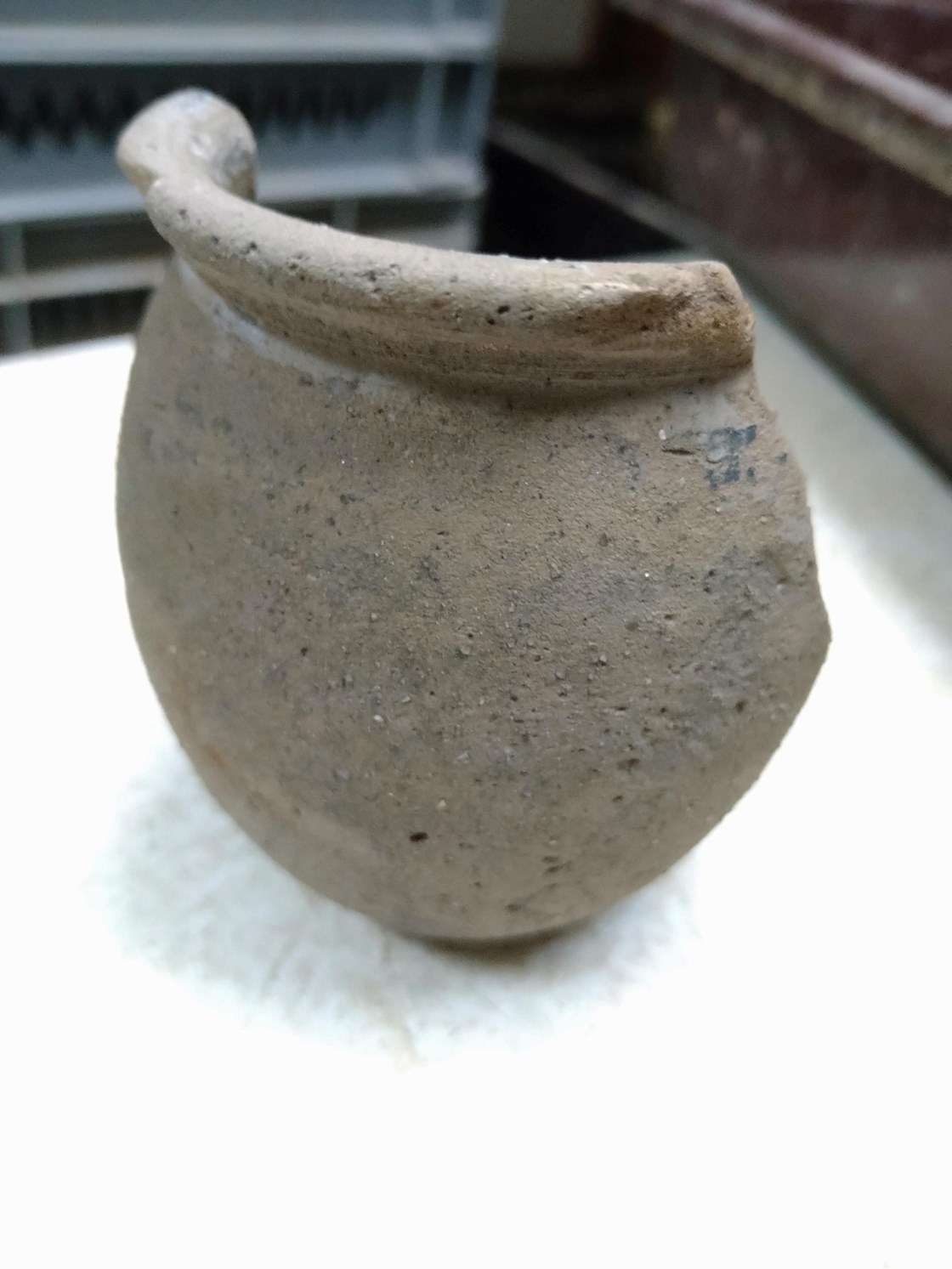 Roman ceramic drinking beaker uncovered during archaeological excavations at Fleet Marston, near Aylesbury, Buckinghamshire.: Roman ceramic drinking beaker uncovered during archaeological excavations at Fleet Marston, near Aylesbury, Buckinghamshire. Excavations took place during 2021.

Tags: Archaeology, Heritage, Roman artefacts, History, Excavations