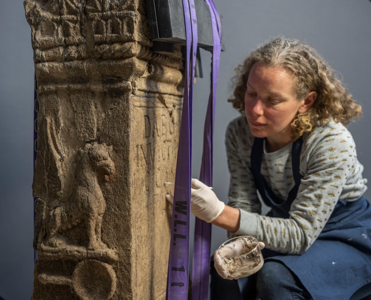 Conservator Diana de Bellaigue works on the Roman altar. Photo © Phil Wilkinson (1)