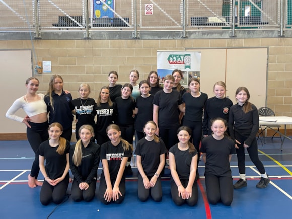 Primary Schools dance Bro Gwaun - Ysgolion Cynradd yn dawnsio Bro Gwaun