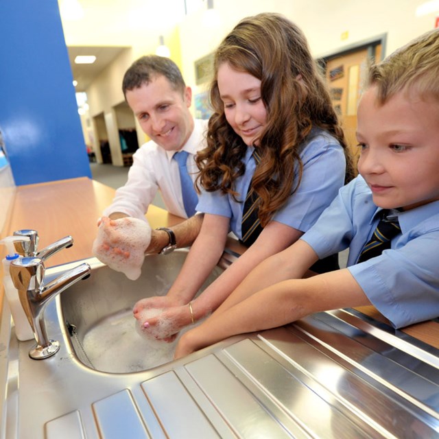 Teaching children to wash their hands: Copyright - Donald Macleod 07702 319 738 - clanmacleod@btinternet.com - www.donald-macleod.com. All rights reserved,
