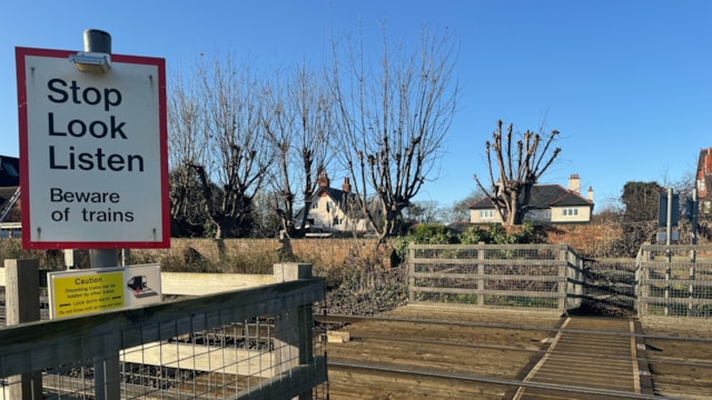 Level crossing misuse causing concern on the Wirral: Drummond Road level crossing