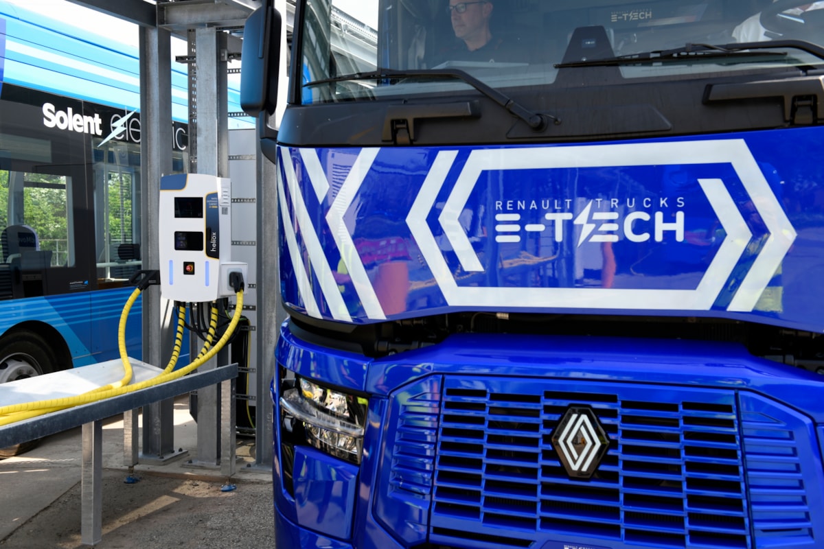 Renault Trucks charging at Hoeford