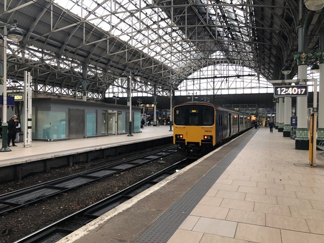 Manchester Piccadilly platform level