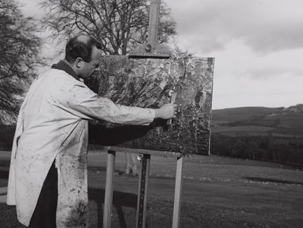 Bernat Klein painting in the Scottish countryside, 1960s. © Bernat Klein  Moira Leggat; Image © National Museums Scotland