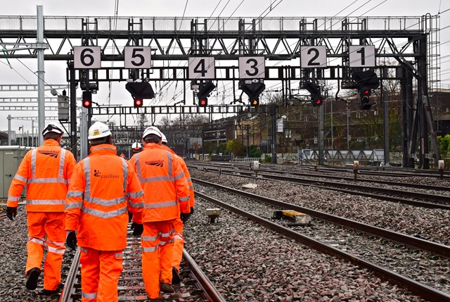 Walkout signal gantry