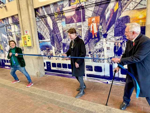 200 years of Romance ribbon cutting