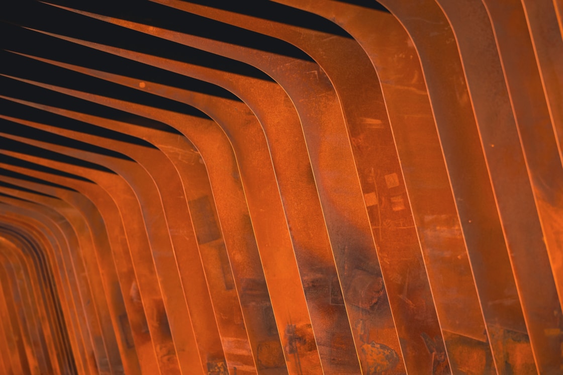 Closeup view of the  stiffeners along teh edge of the beam - Small Dean 2025: Image courtesy SAP Photographie for Eiffage Métal.