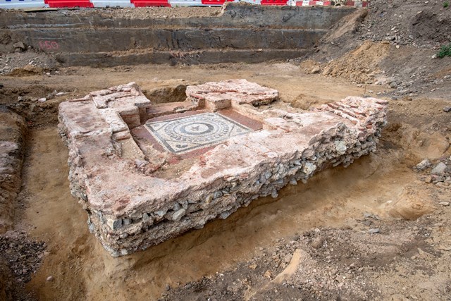 Roman Mausoleum with earliest mosaic from Liberty of Southwark site © MOLA