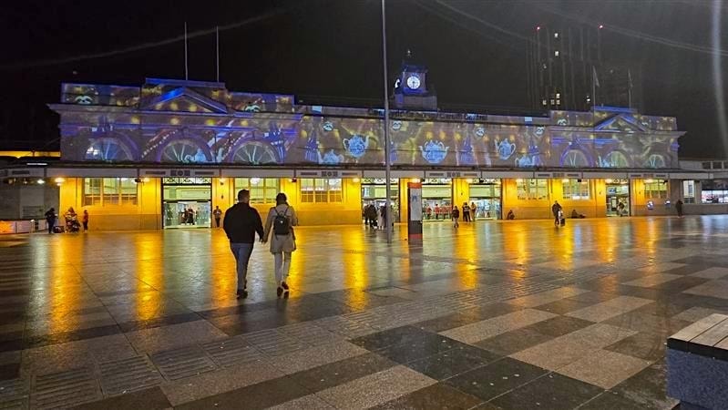 Christmas and New Year travel reminder for passengers across Wales and Borders: Cardiff Central Christmas lights-2