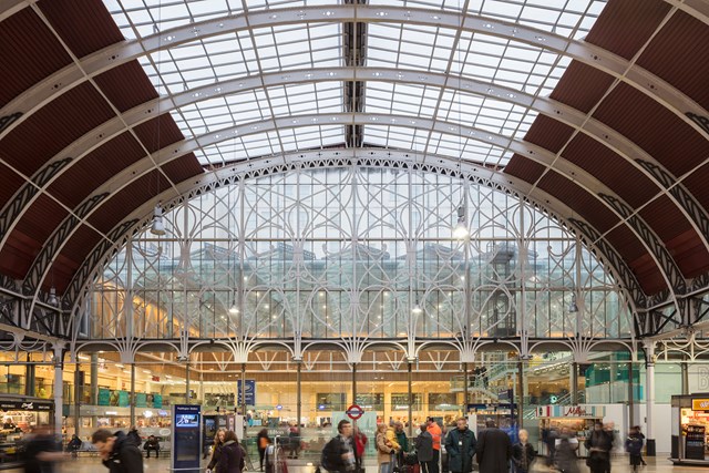 Paddington Station 24/7 – Railway staff prepare for the summer as temperatures begin to soar: Paddington Shops