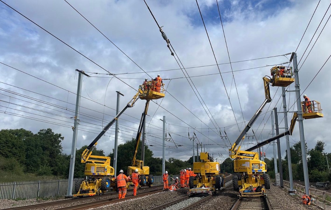 Engineers installing overhead lines as part of the Midland Mainline Upgrade, Network Rail (1)