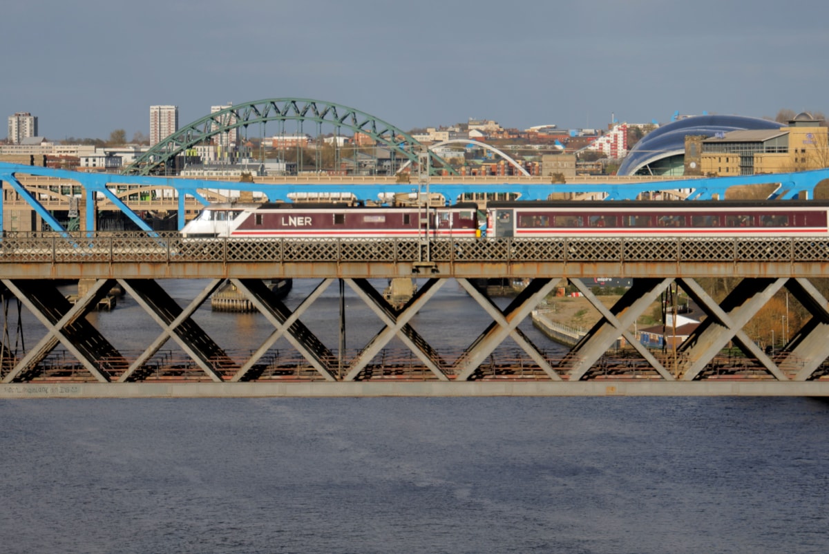 An LNER InterCity 225 passes over King Edward VII Bridge, Newcastle