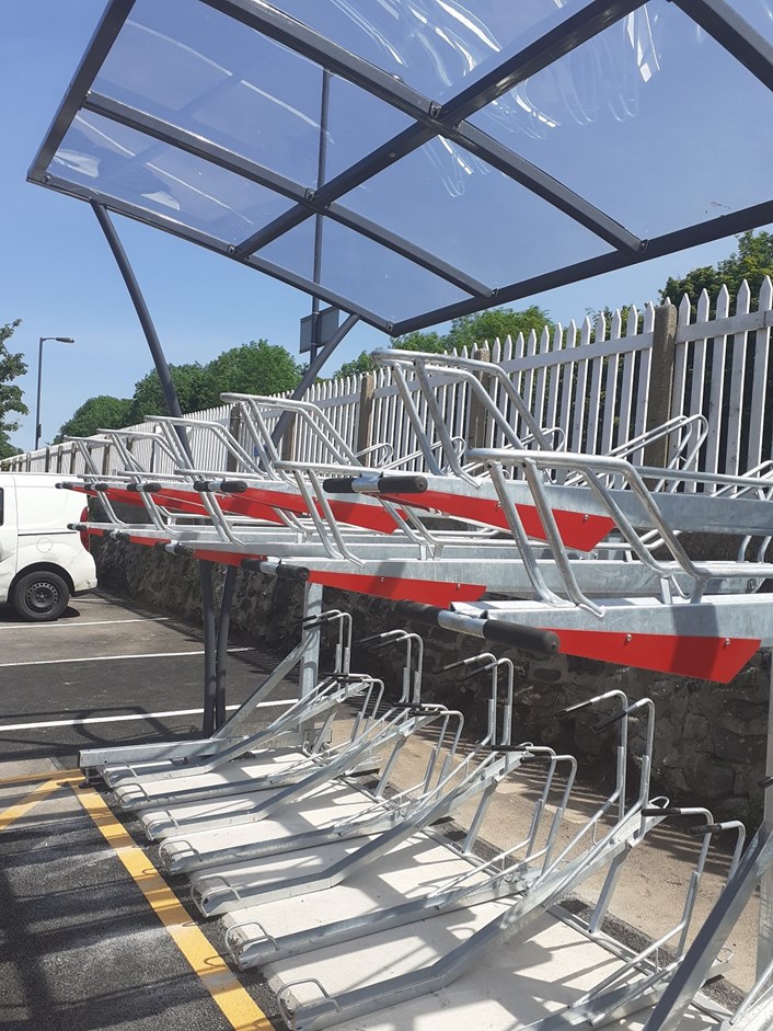 Bike rack at Abergavenny station: Bike rack at Abergavenny station