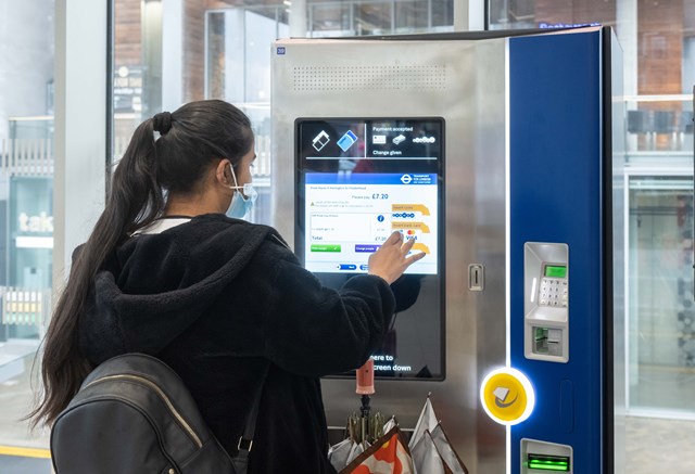 Hayes & Harlington ticket machine