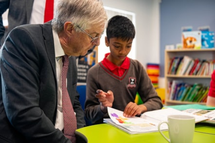 MD Ysgol Henry Richard-3