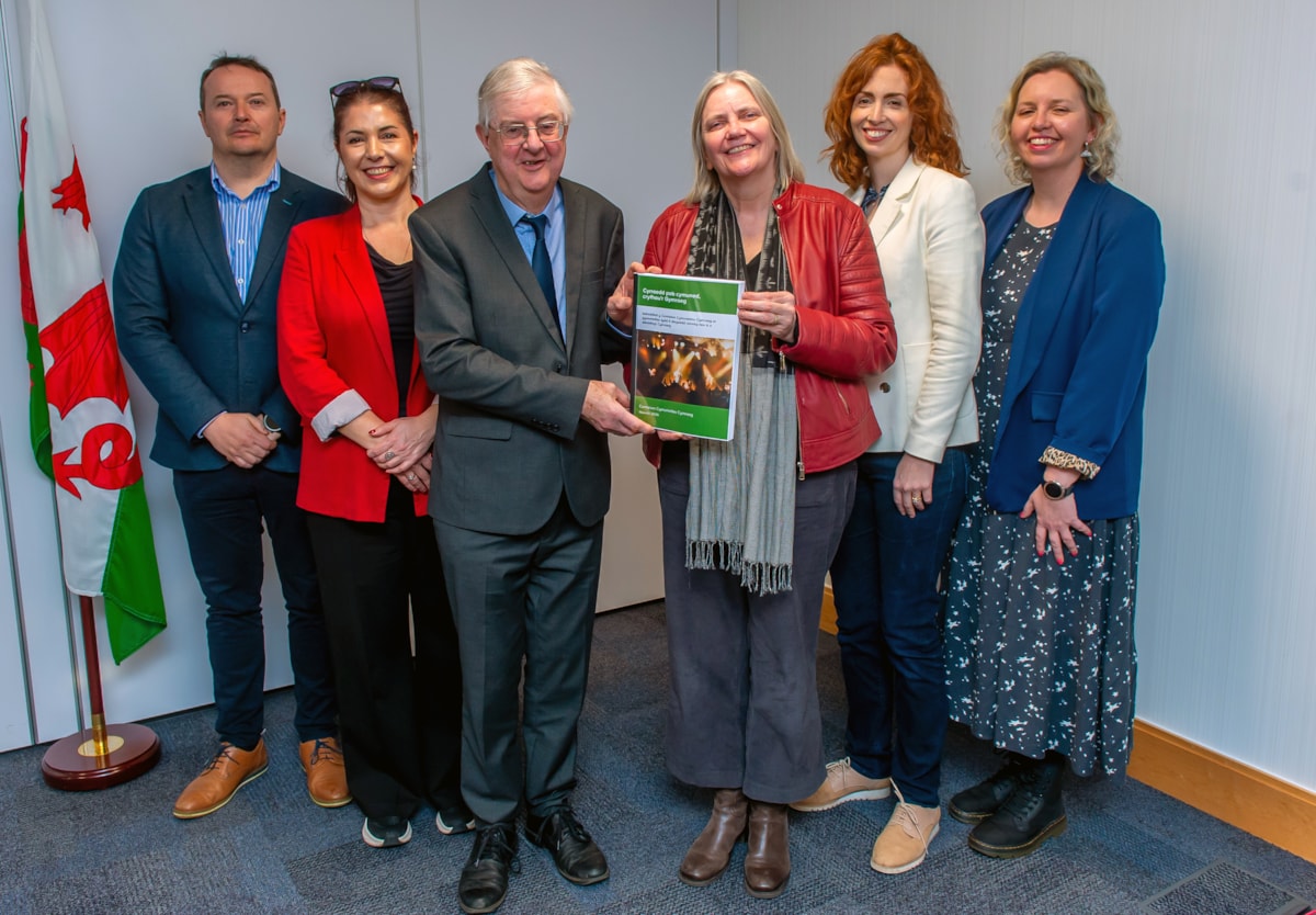 Aelodau Comisiwn ac Ysg Cabinet 1