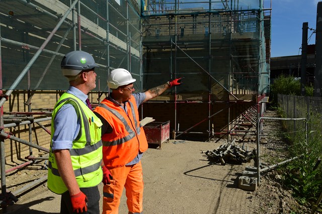 Network Rail and Higgins engineers on worksite