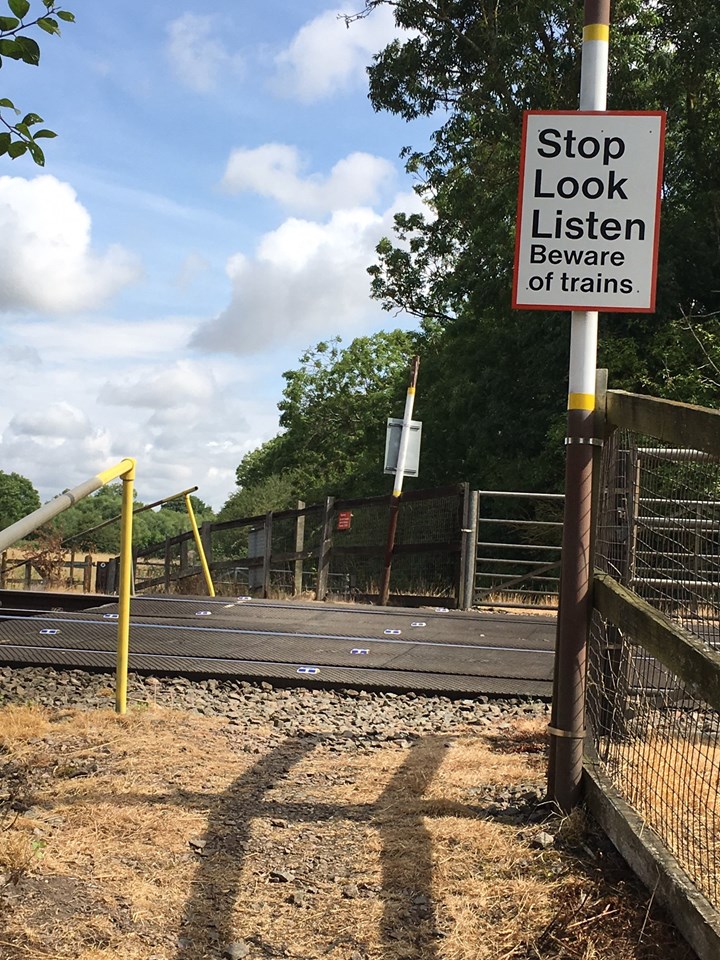 Wormleighton footpath level crossing 2