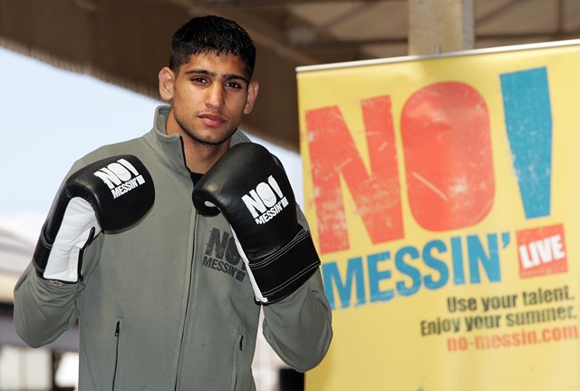 Amir Khan joins No Messin'! Campaign: Amir Khan on platform at Bolton station